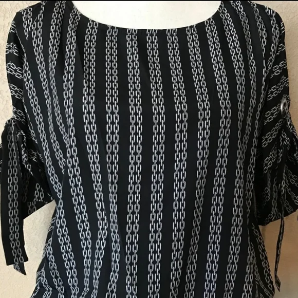 NWOT! MICHAEL KORS BLACK CHAIN PATTERN TOP (S) - Picture 4 of 10